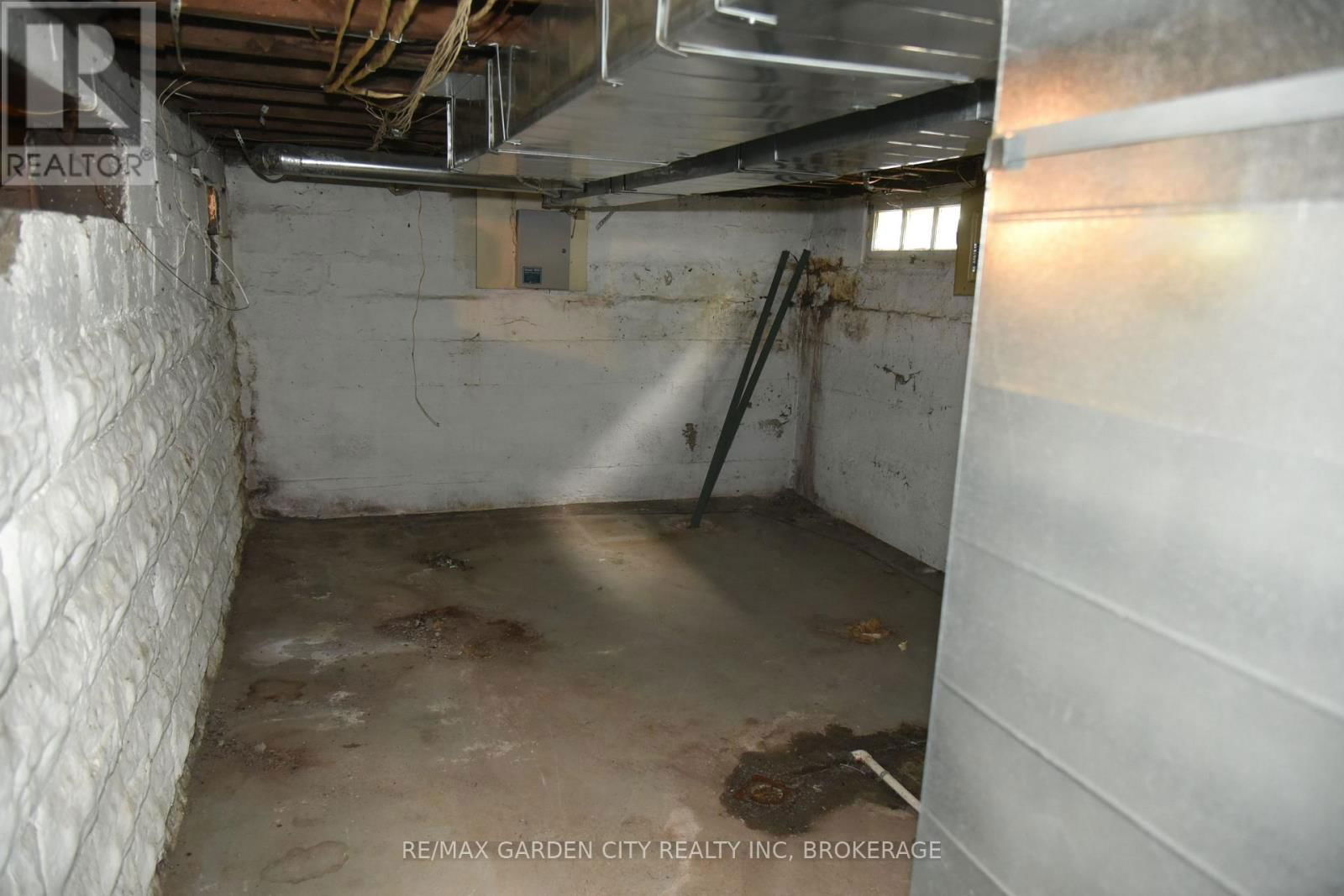156 DIVISION STREET Image 28