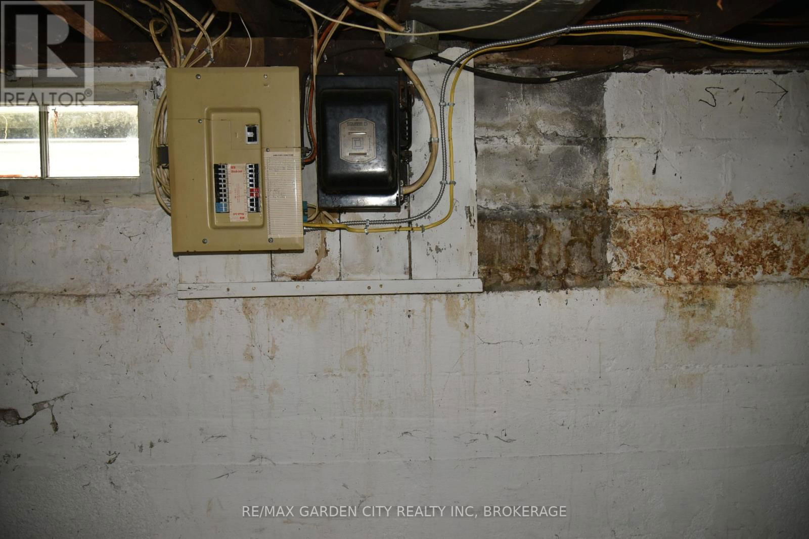 156 DIVISION STREET Image 29