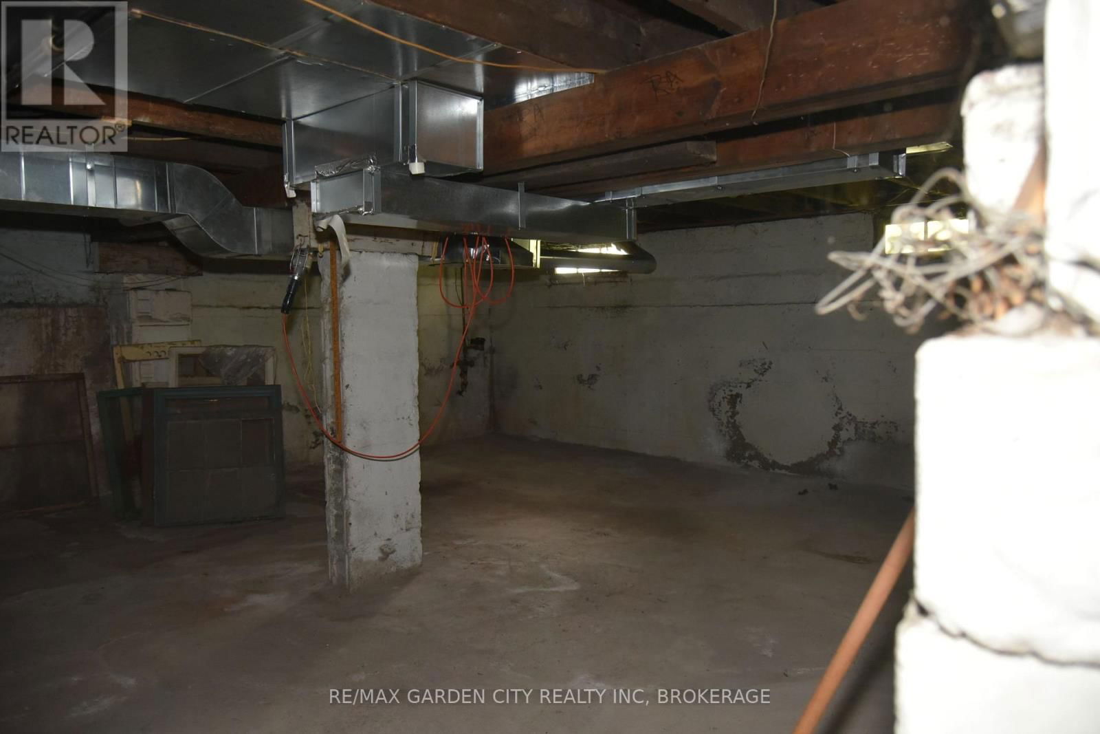 156 DIVISION STREET Image 31