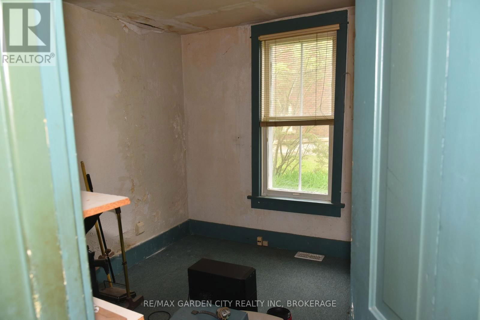 156 DIVISION STREET Image 34