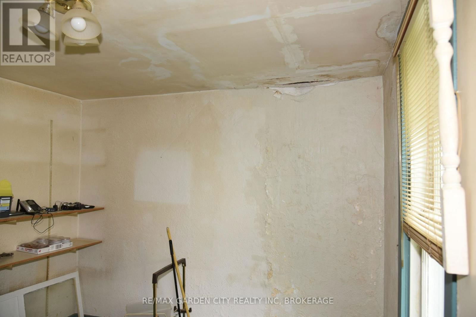 156 DIVISION STREET Image 35