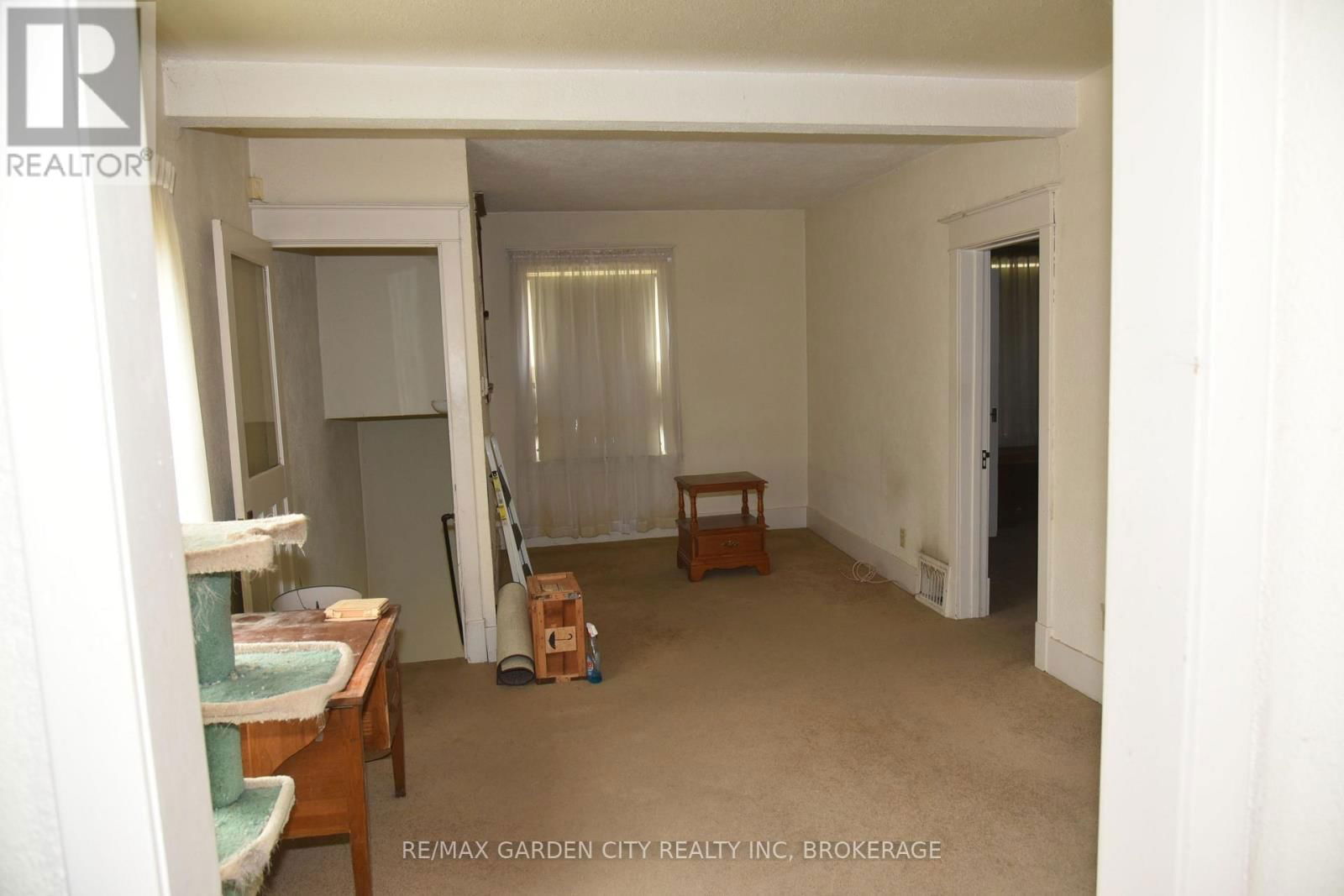 156 DIVISION STREET Image 38
