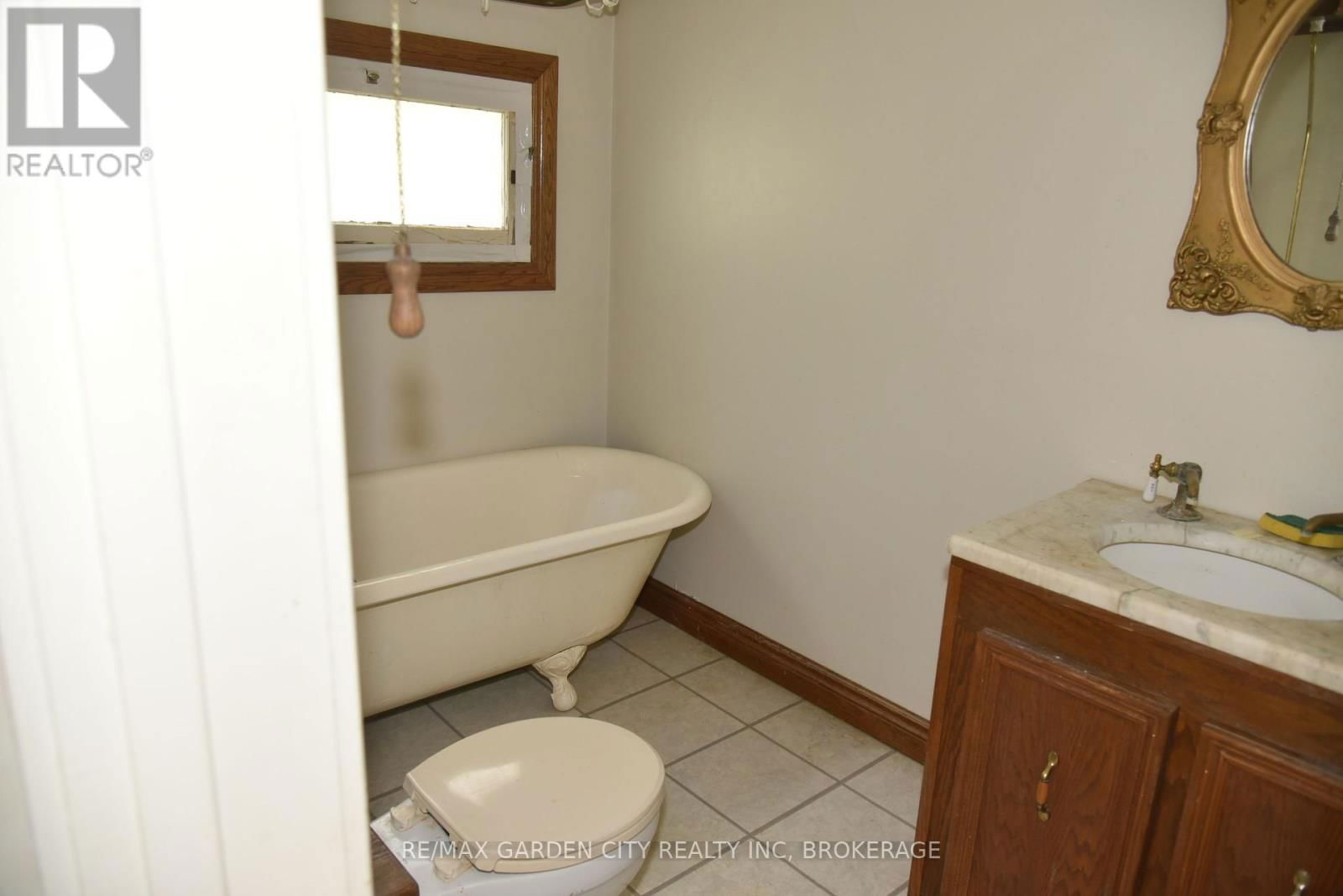 156 DIVISION STREET Image 42