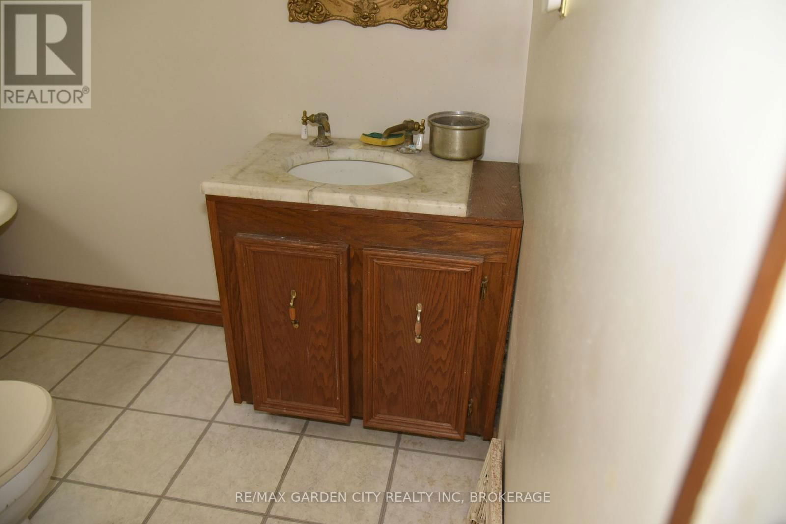 156 DIVISION STREET Image 44