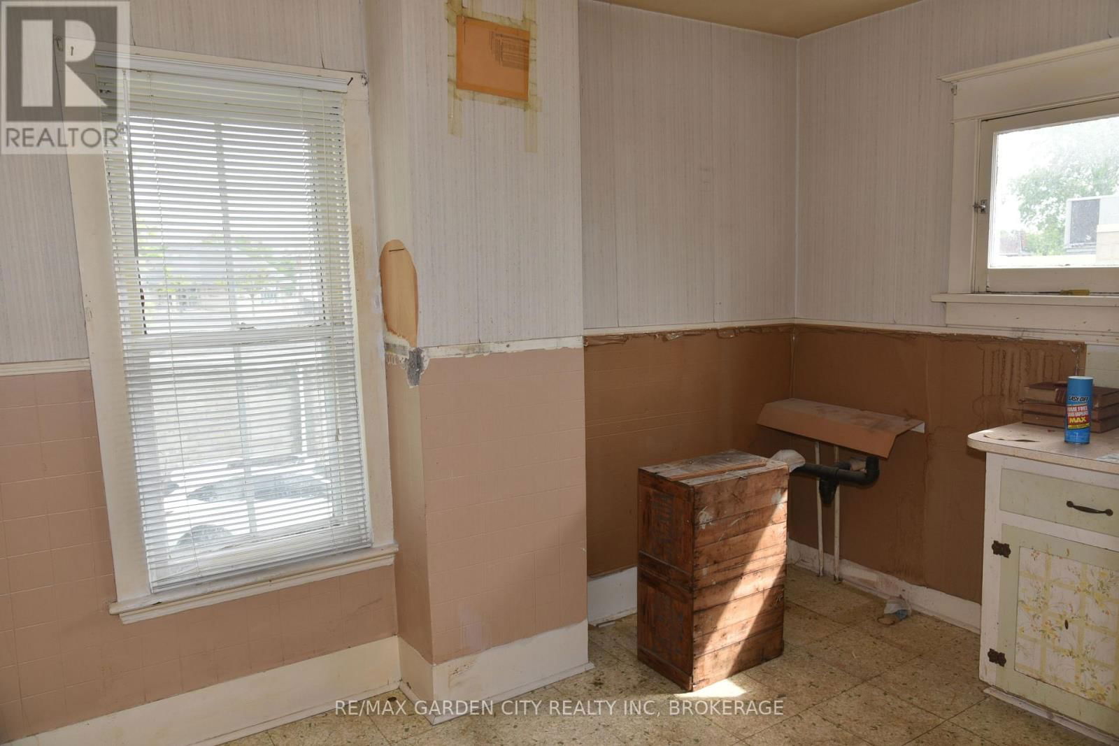 156 DIVISION STREET Image 46