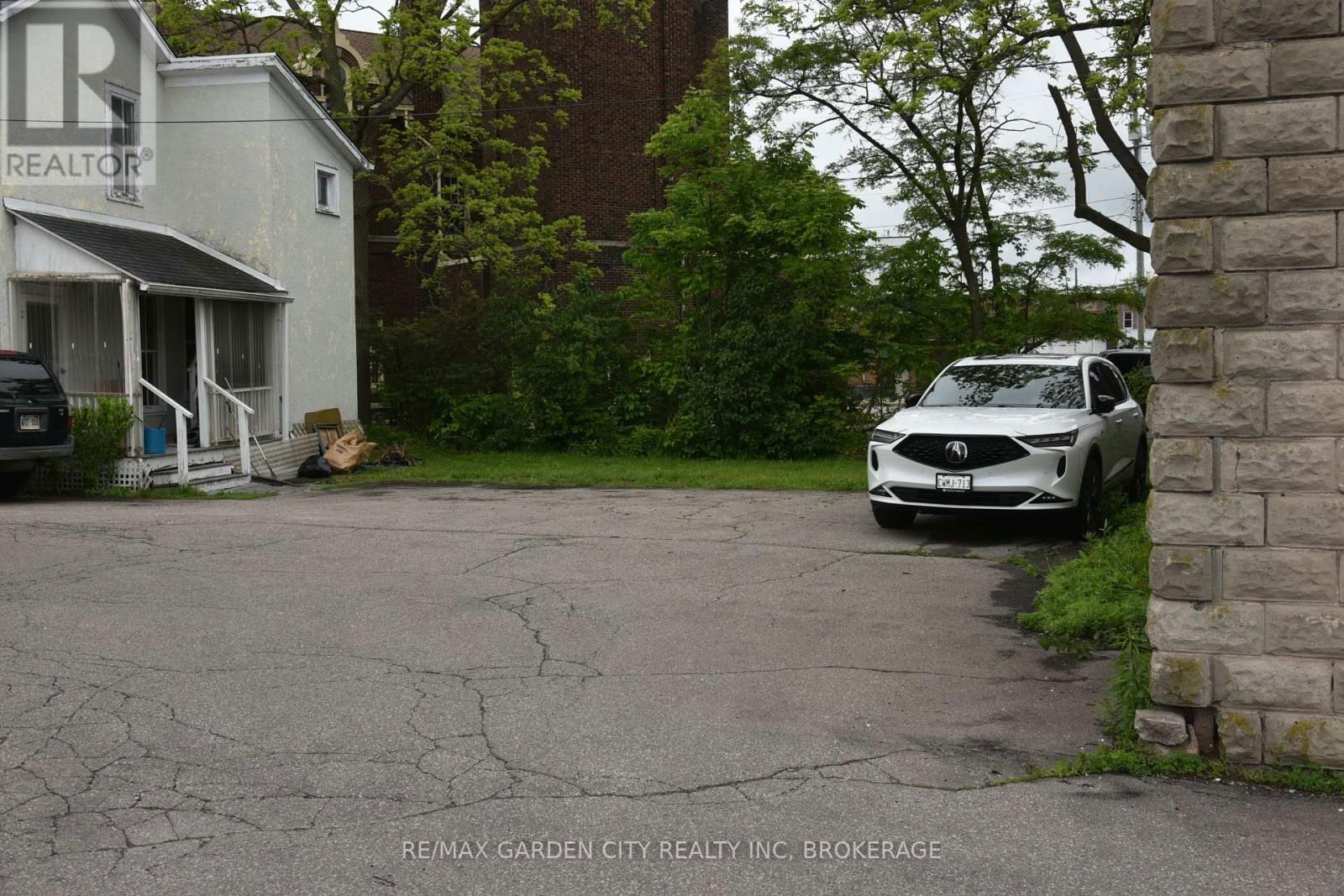 156 DIVISION STREET Image 49