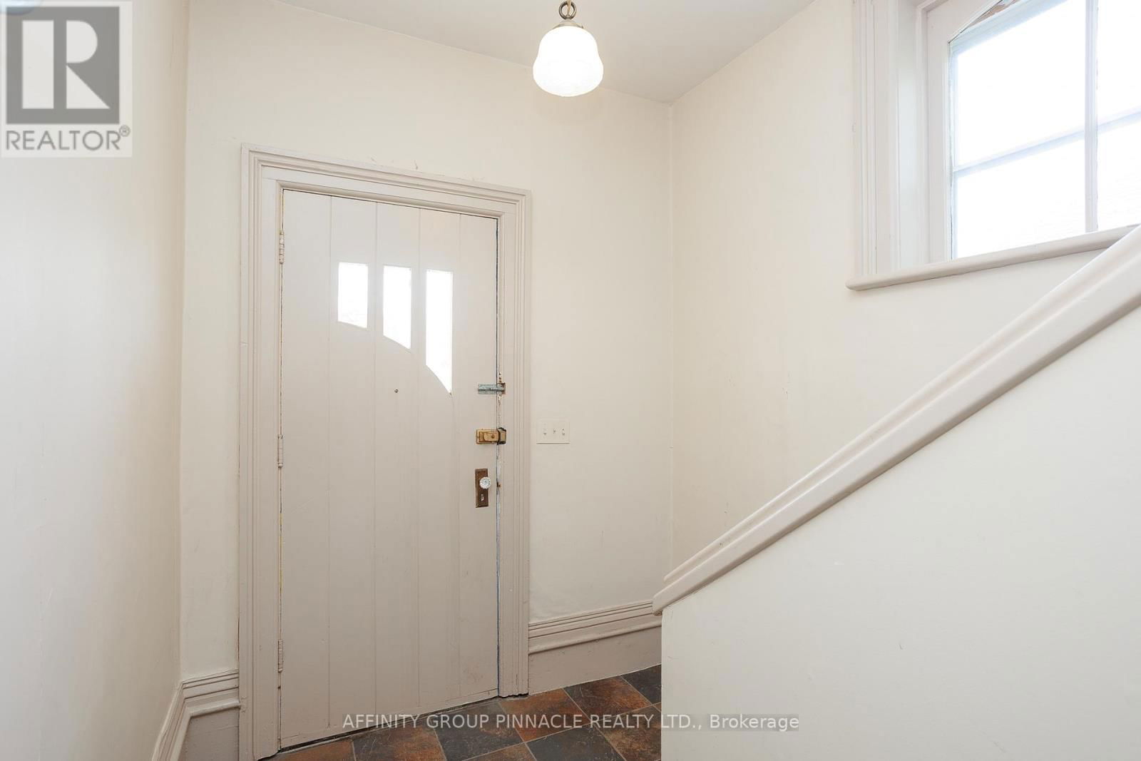 221 KENT STREET WEST Image 30