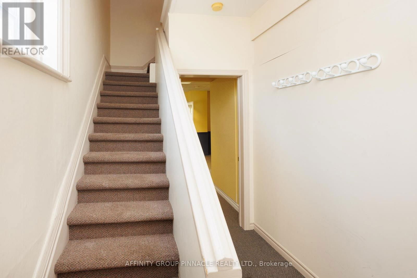 221 KENT STREET WEST Image 31