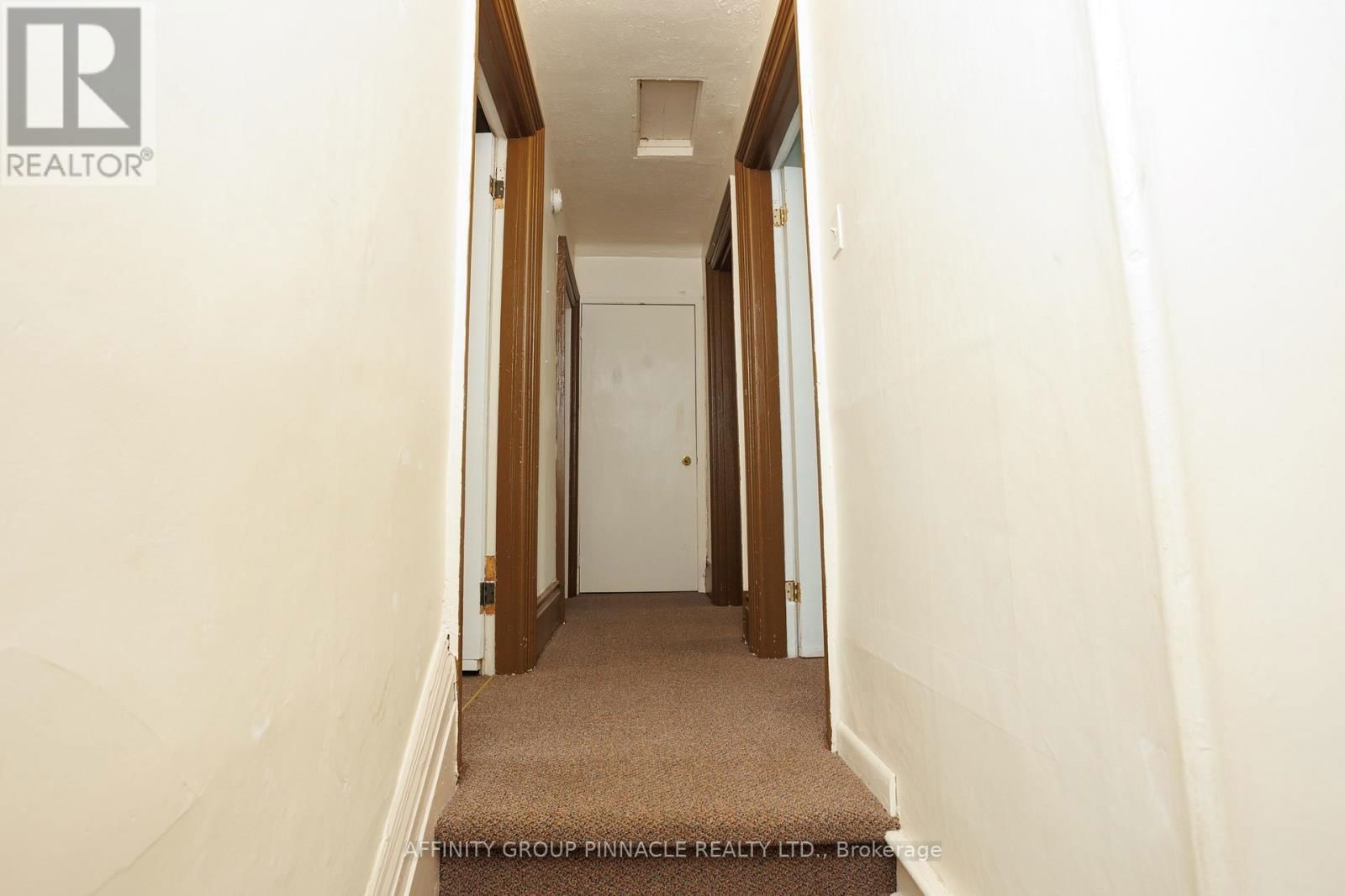 221 KENT STREET WEST Image 32