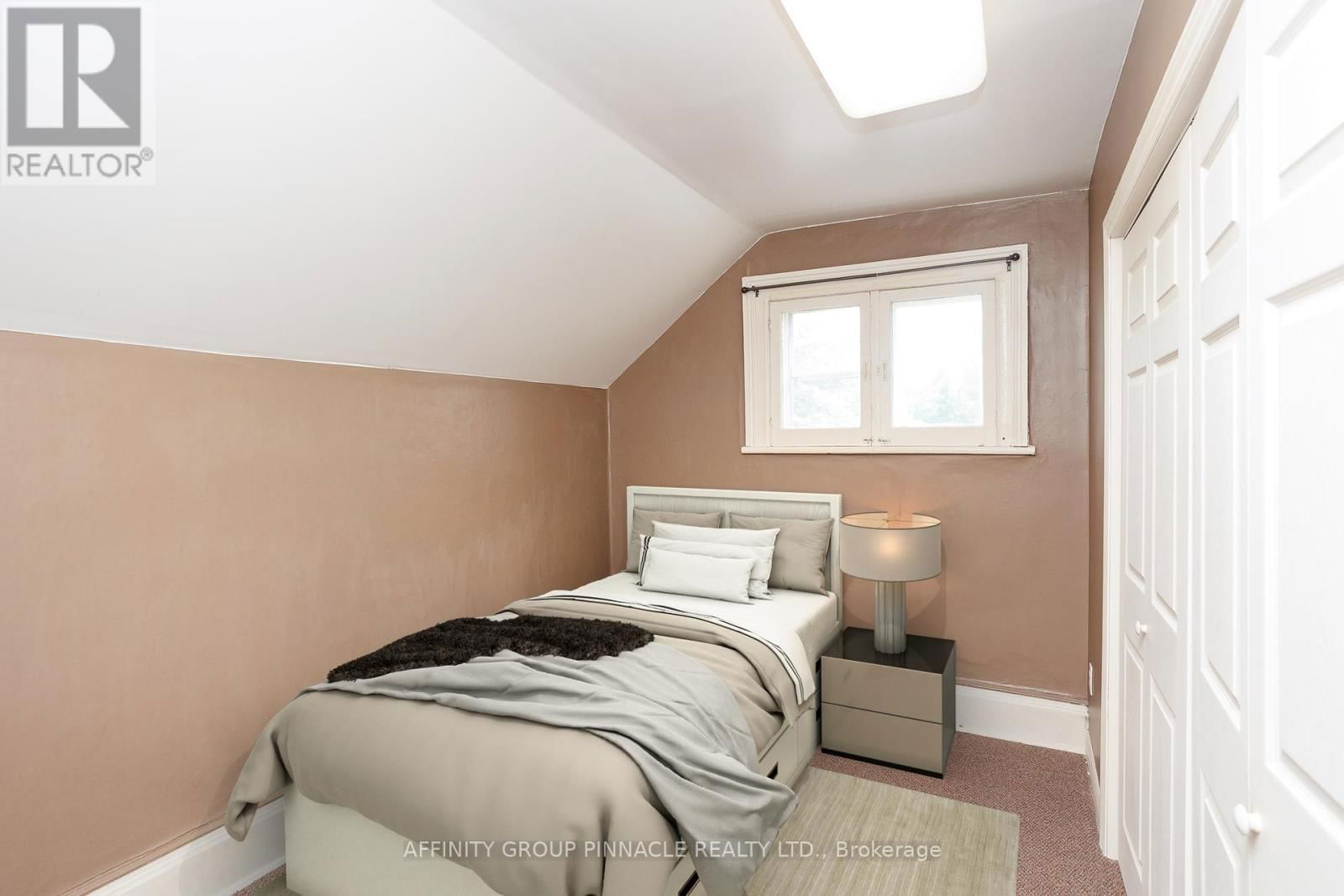 221 KENT STREET WEST Image 33