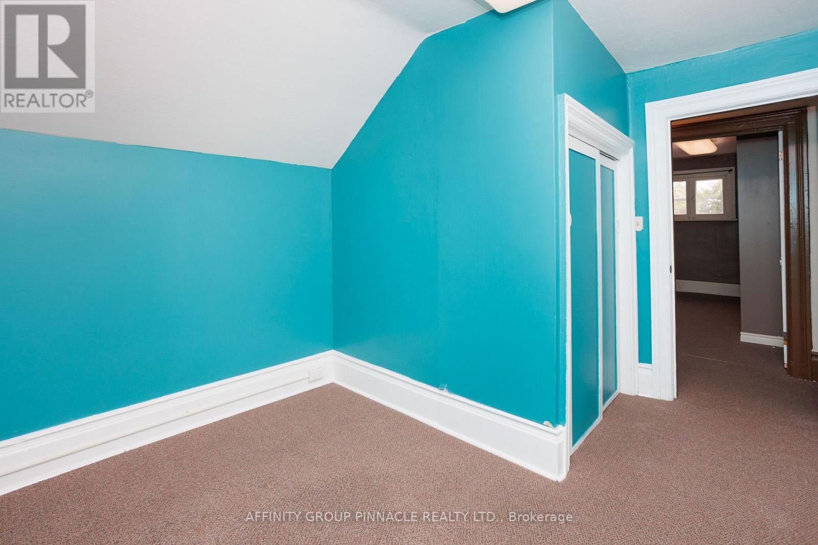 221 KENT STREET WEST Image 36