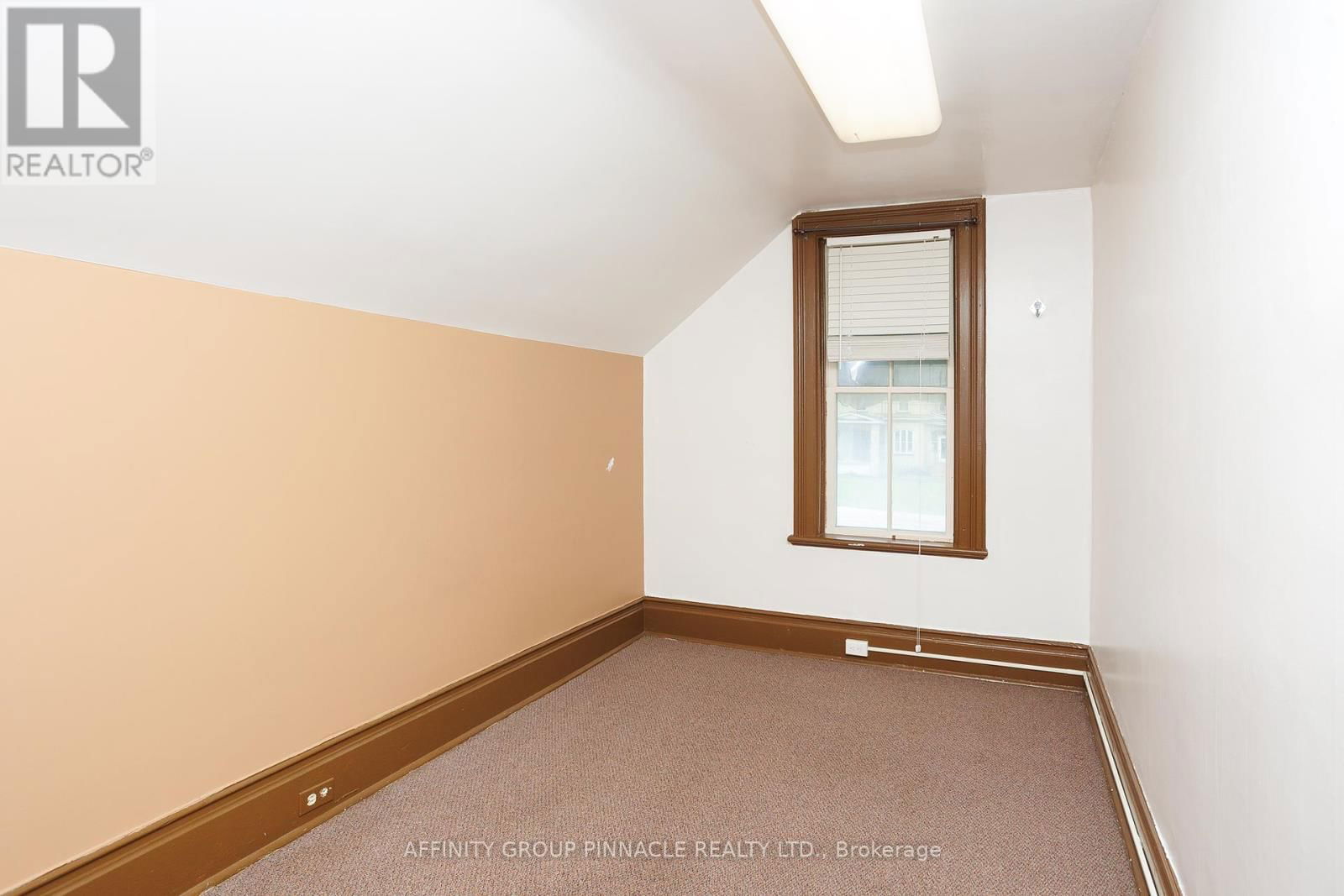 221 KENT STREET WEST Image 37