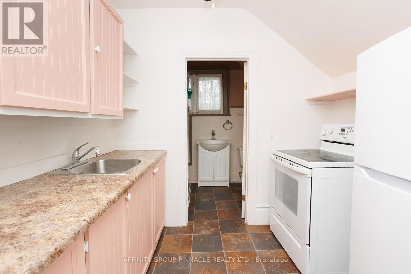 221 KENT STREET WEST Image 40