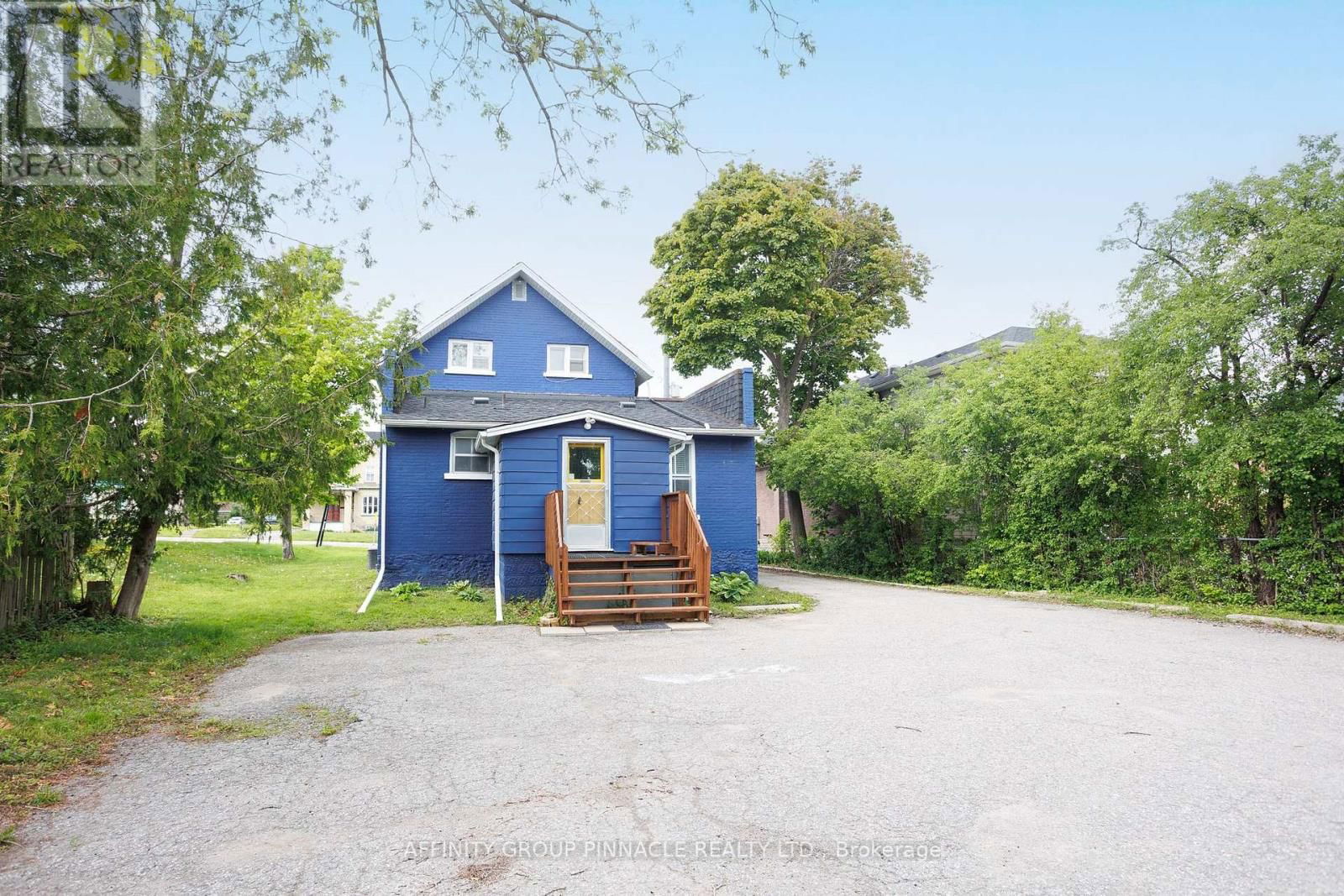 221 KENT STREET WEST Image 44