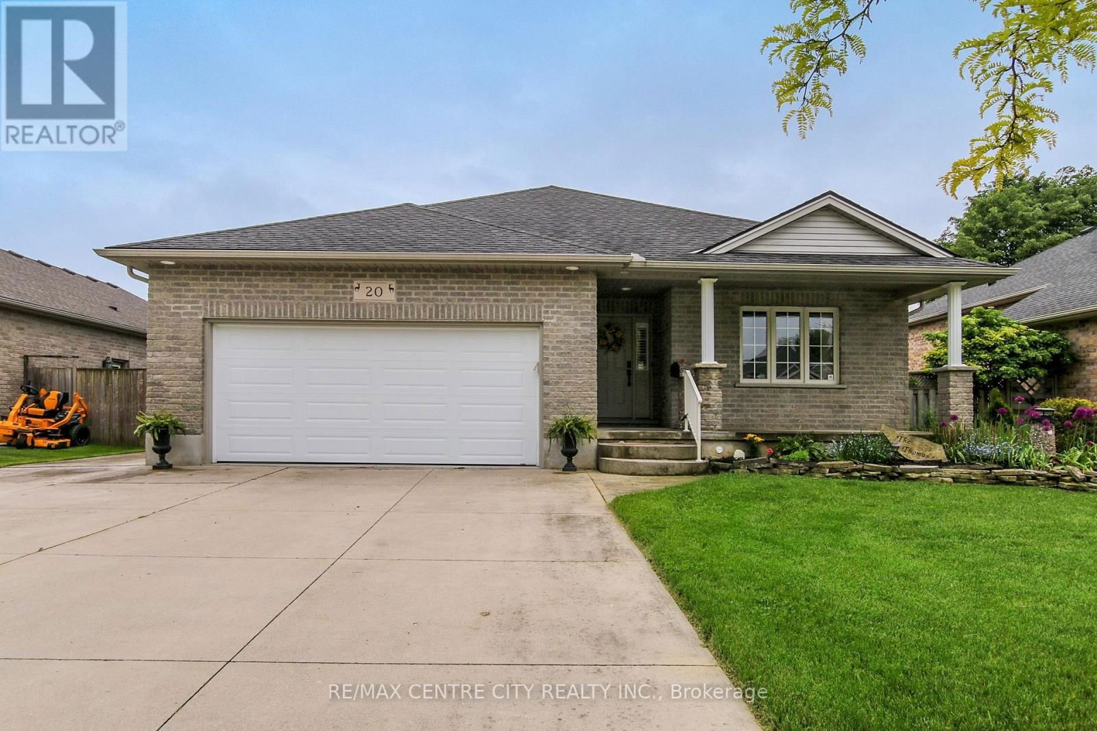 20 STEEPLECHASE COURT Image 1