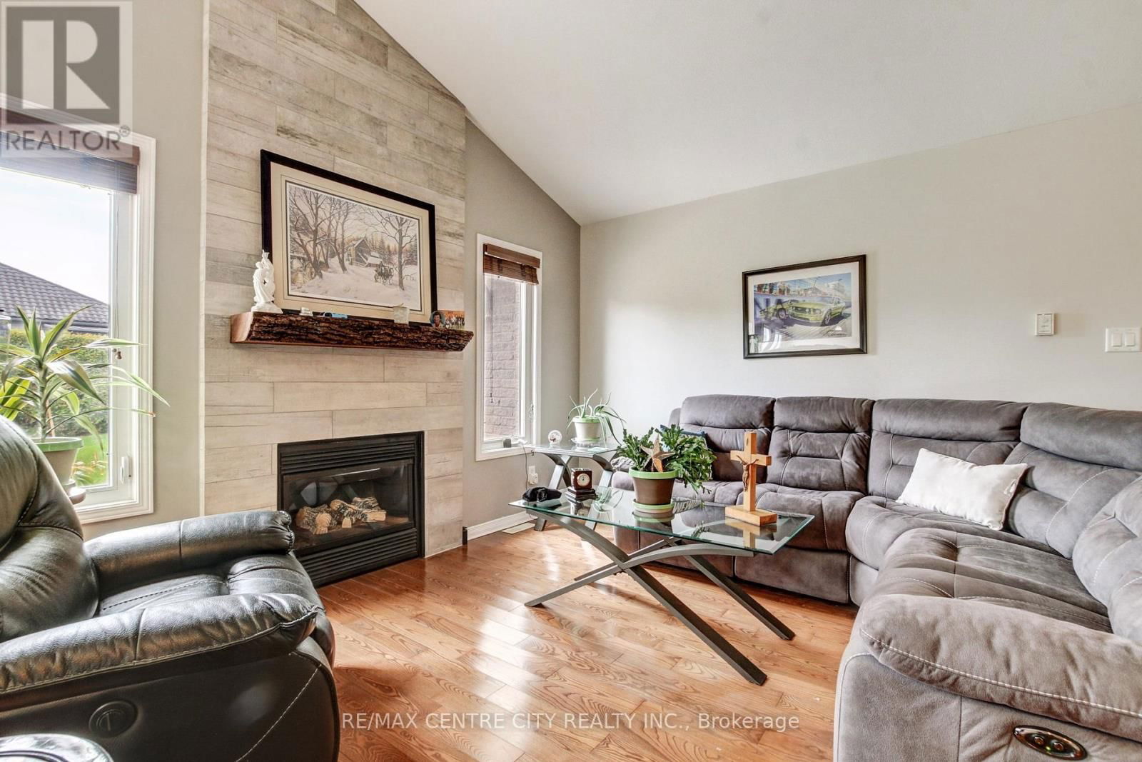 20 STEEPLECHASE COURT Image 10