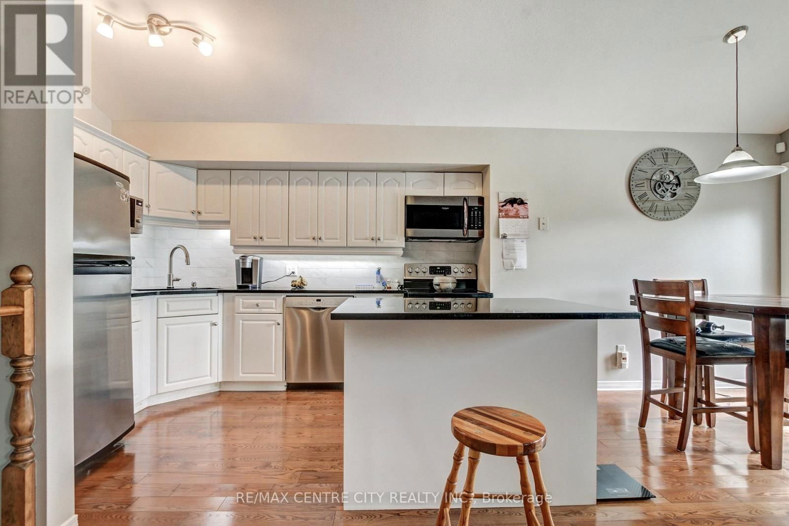 20 STEEPLECHASE COURT Image 7