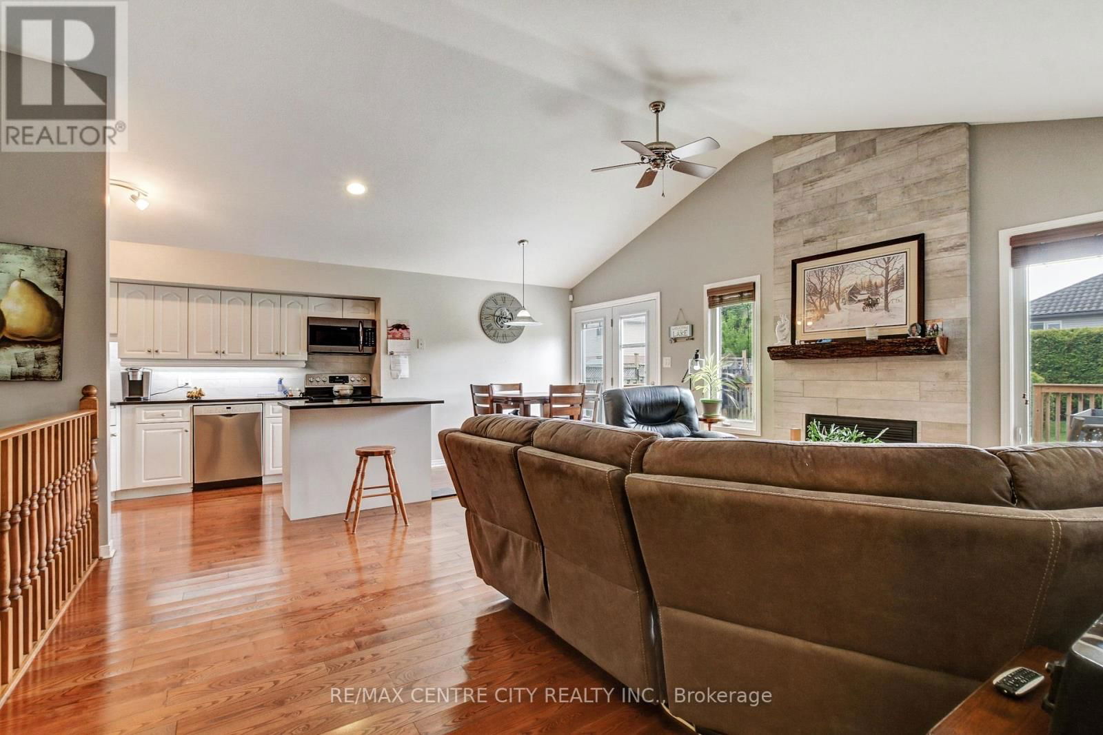 20 STEEPLECHASE COURT Image 9