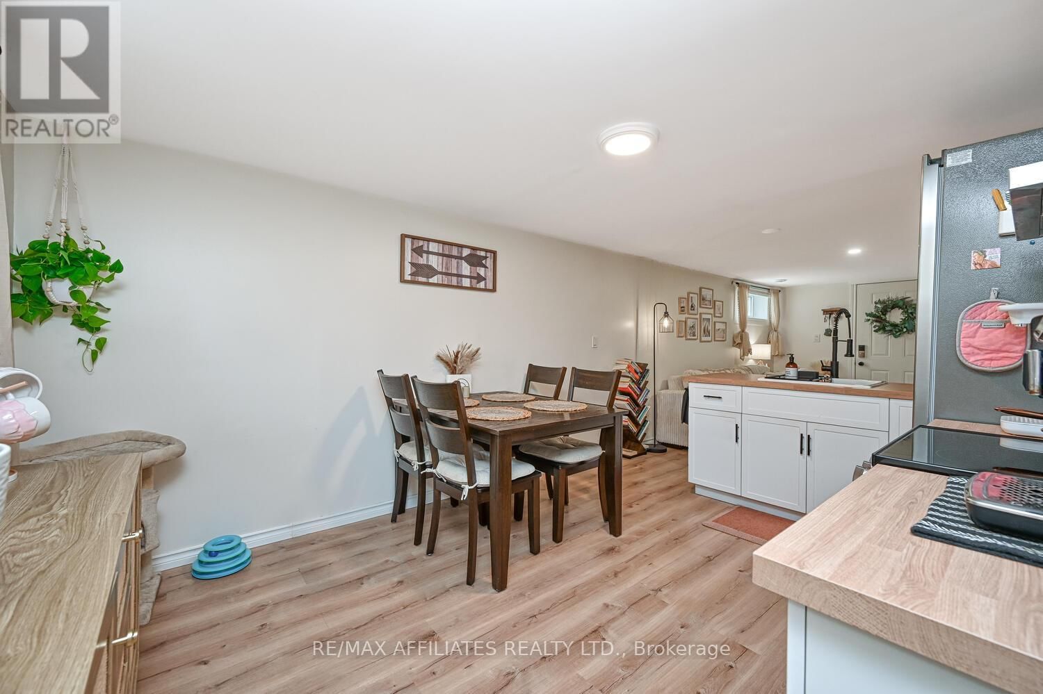 LOWER UNIT - 840 MACODRUM DRIVE Image 13