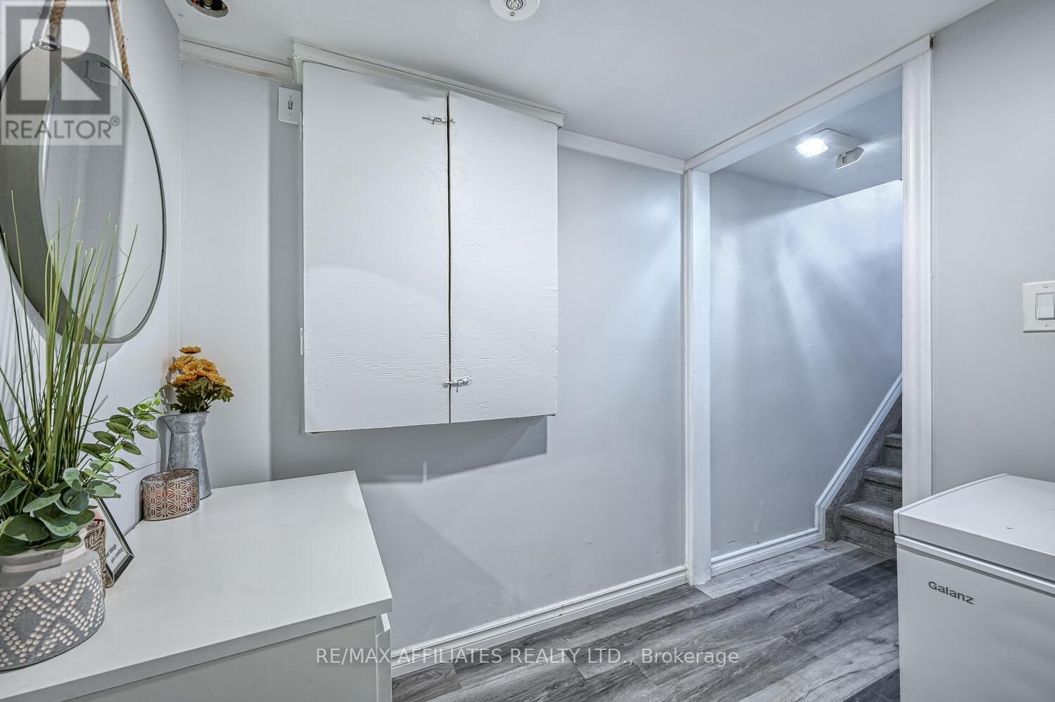 LOWER UNIT - 840 MACODRUM DRIVE Image 4