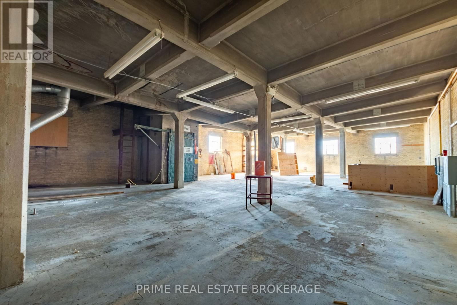 675 YORK STREET Image 14