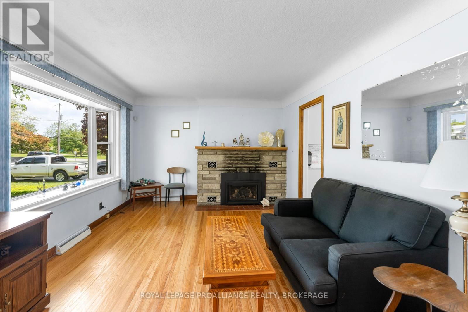 1761 FLOYD AVENUE Image 5