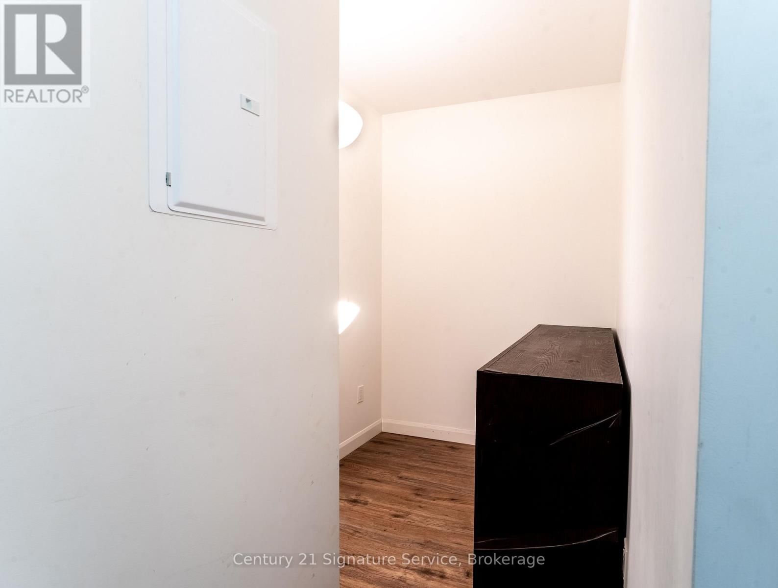 208 - 7 ERIE AVENUE Image 13