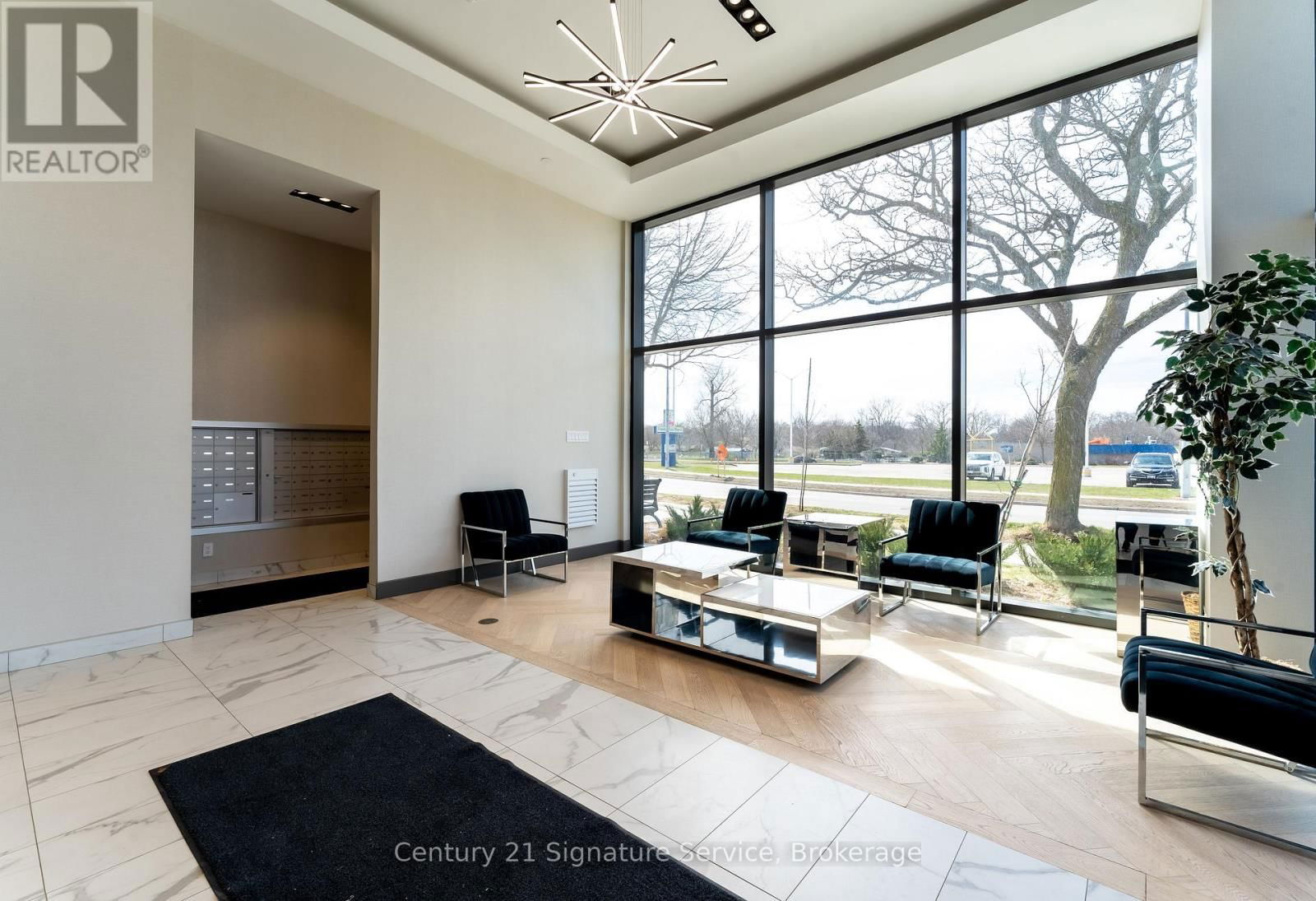 208 - 7 ERIE AVENUE Image 2