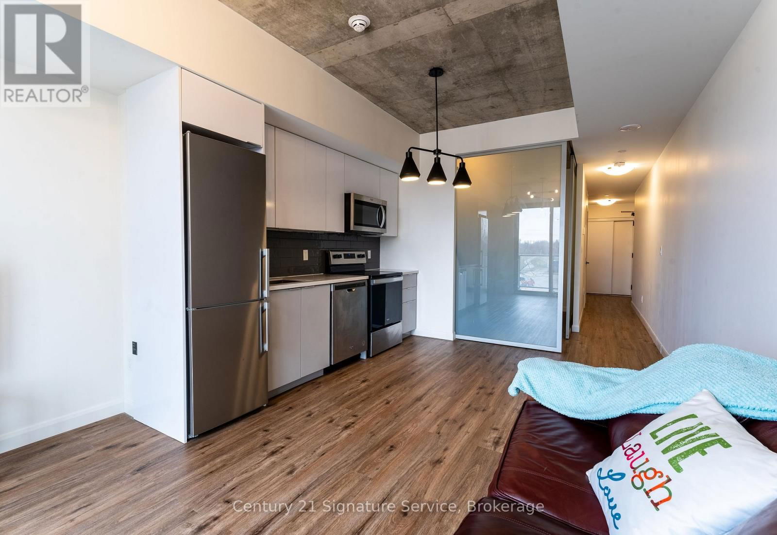 208 - 7 ERIE AVENUE Image 5