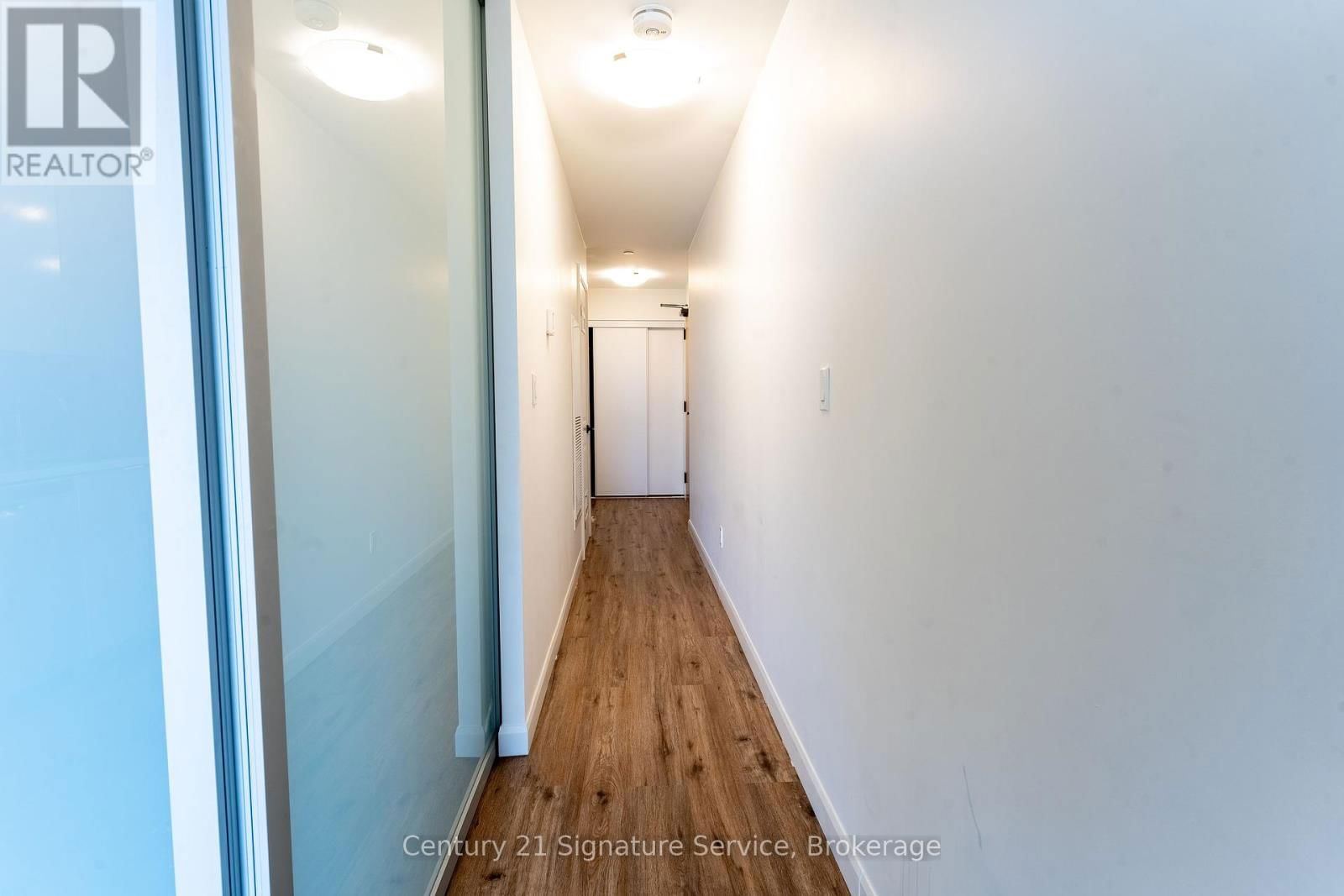 208 - 7 ERIE AVENUE Image 8