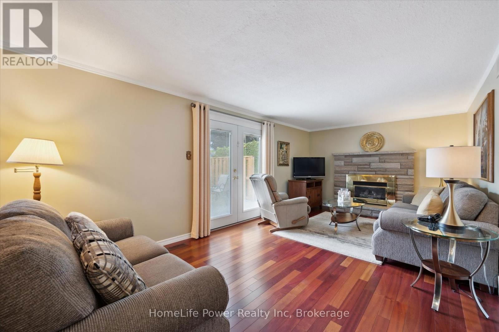 36 SANDERSON DRIVE Image 14