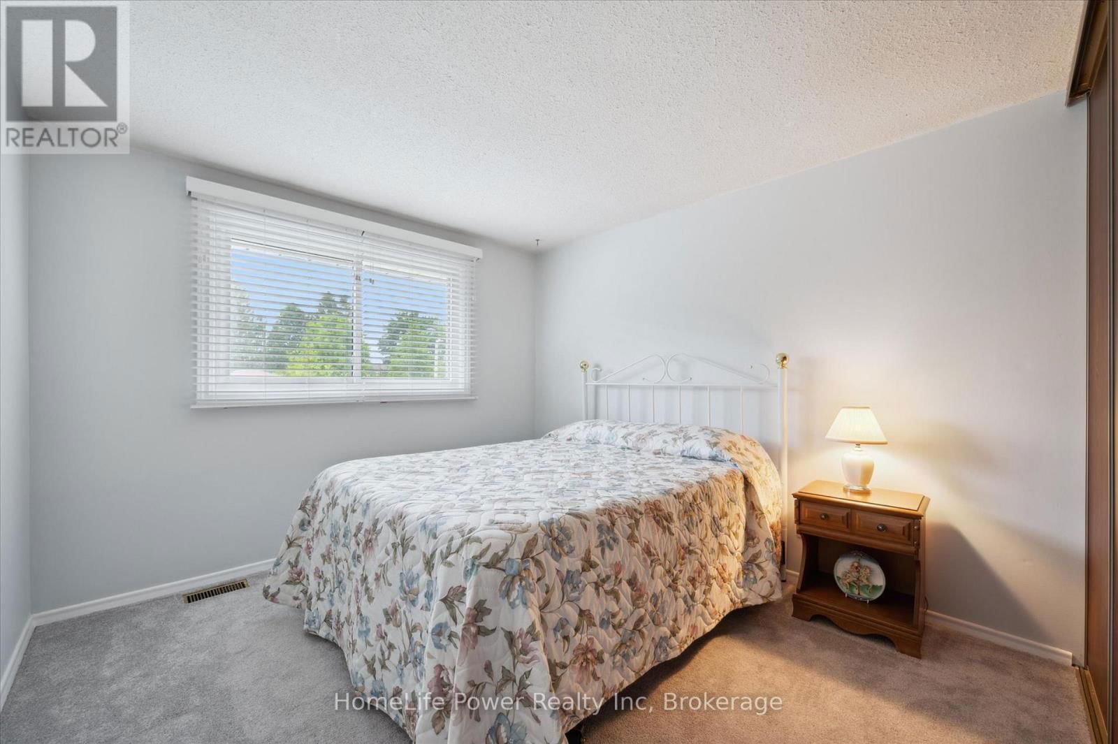 36 SANDERSON DRIVE Image 17