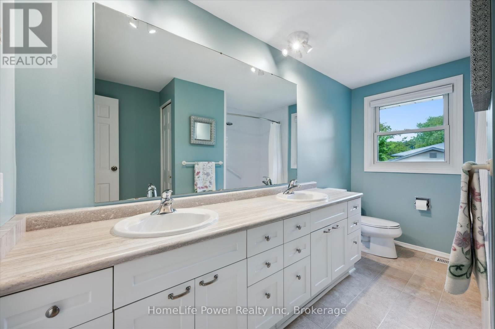36 SANDERSON DRIVE Image 23