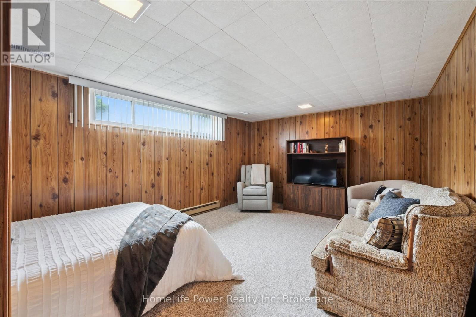 36 SANDERSON DRIVE Image 24