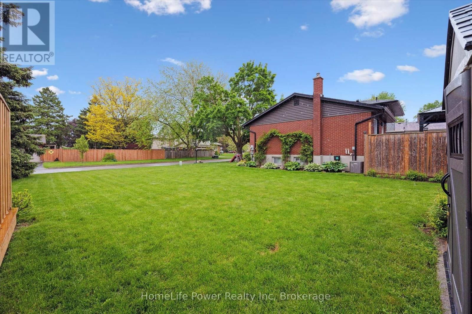 36 SANDERSON DRIVE Image 32