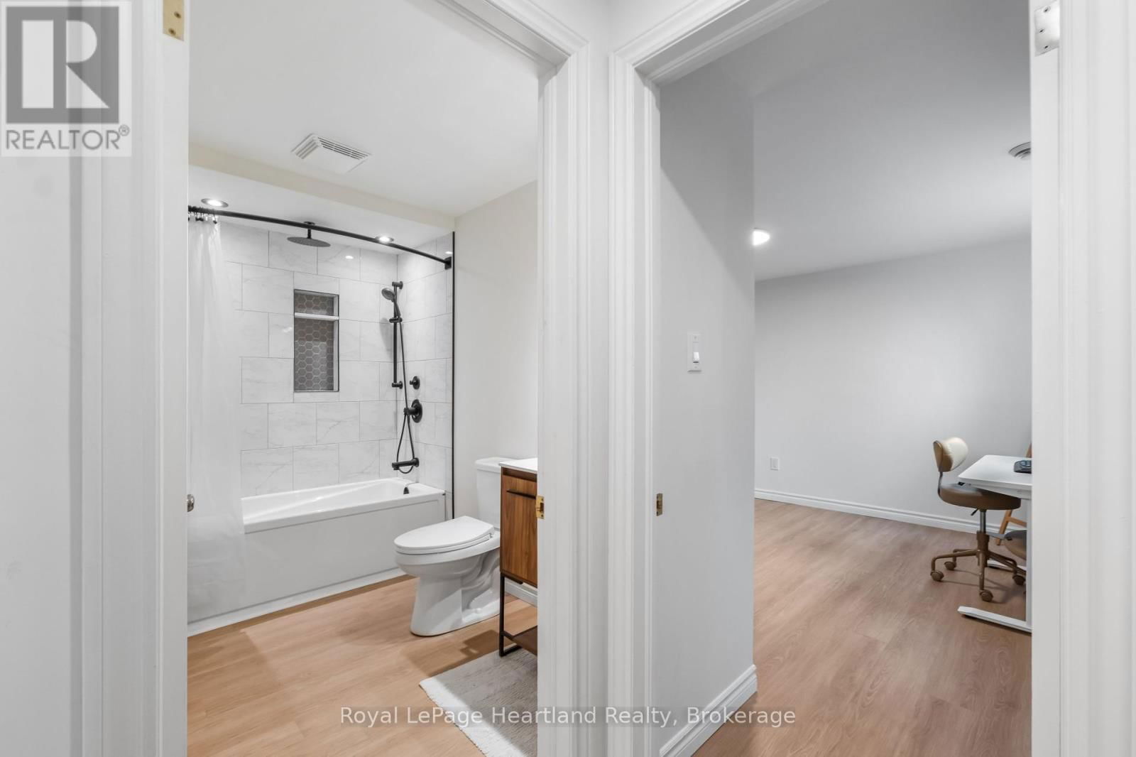 2 - 43 RAGLAN STREET EAST Image 10