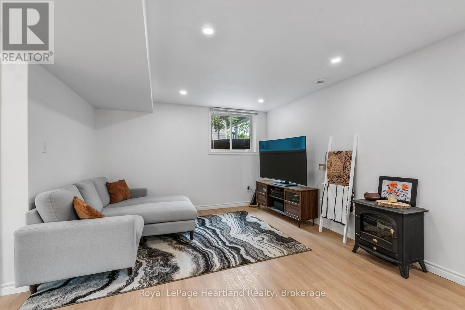 2 - 43 RAGLAN STREET EAST Image 8