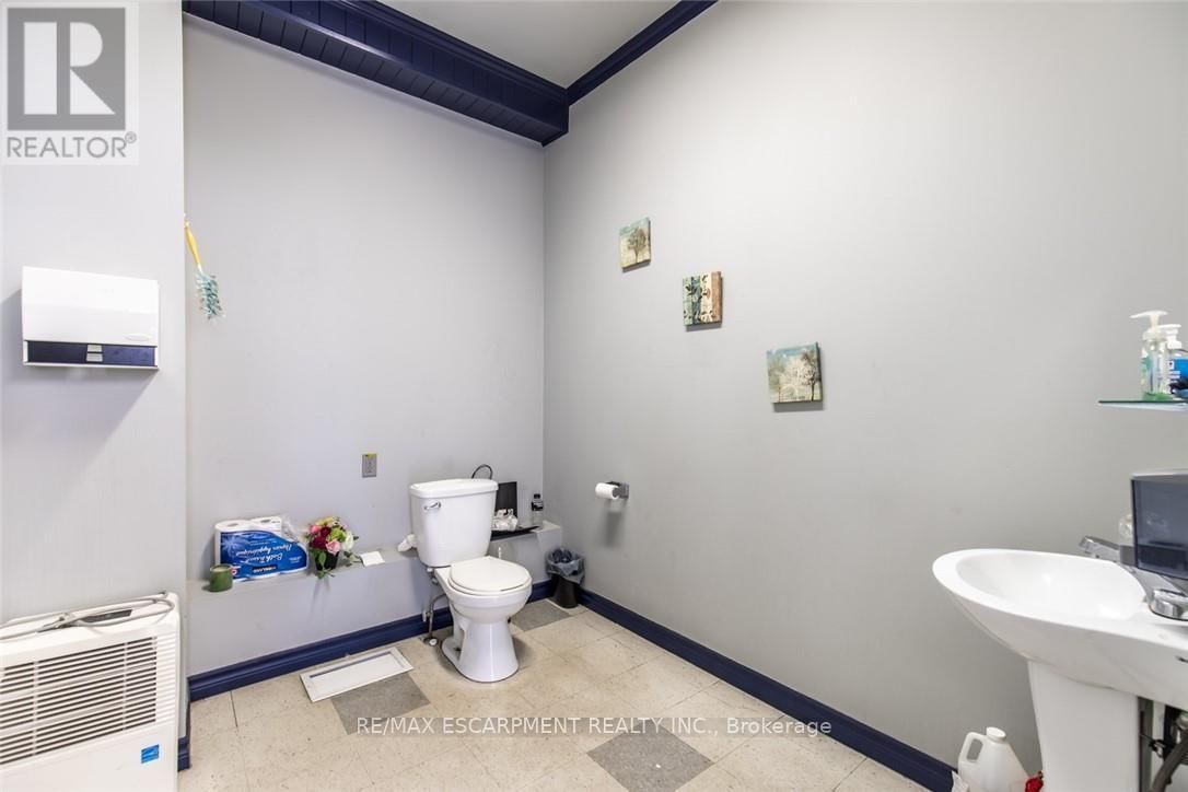2340 KING STREET EAST Image 12