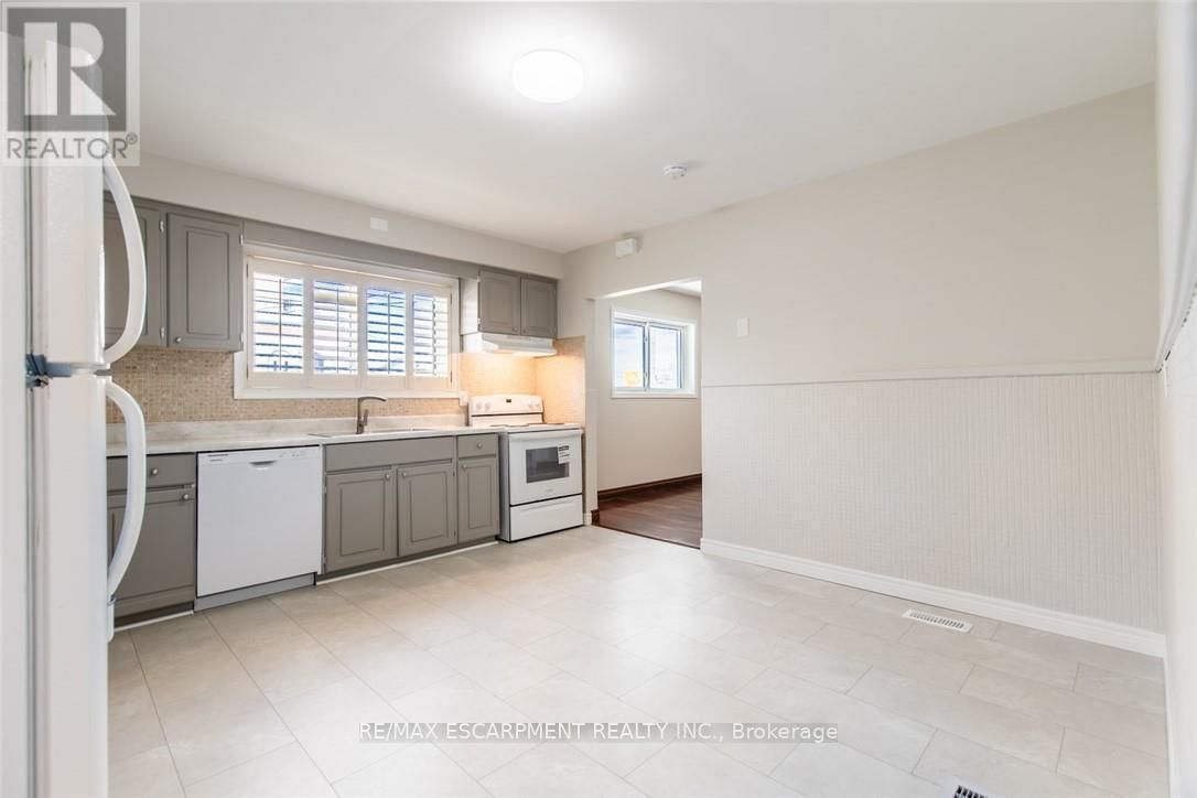 2340 KING STREET EAST Image 32