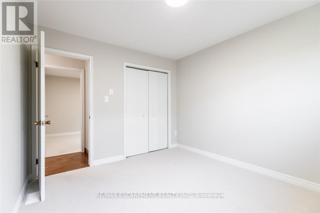 2340 KING STREET EAST Image 36