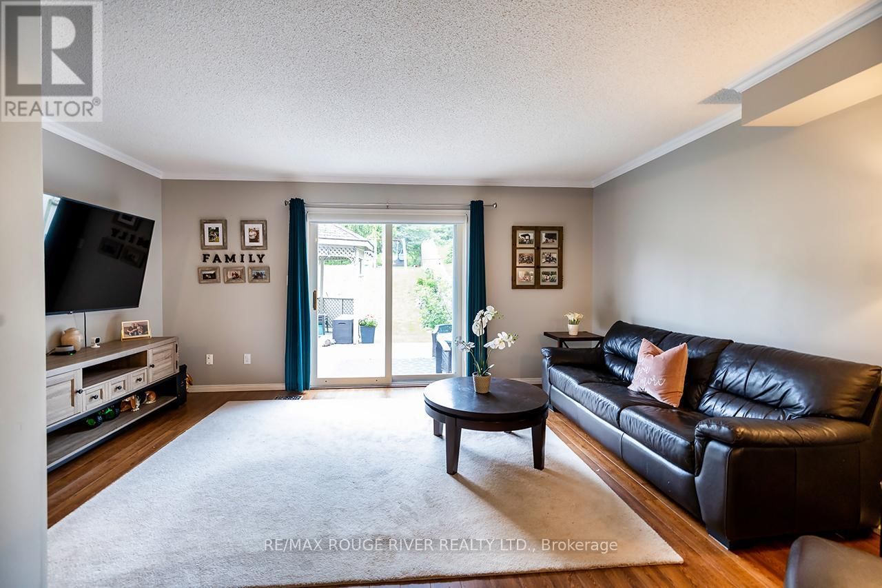 1330 EAGLE CRESCENT Image 12