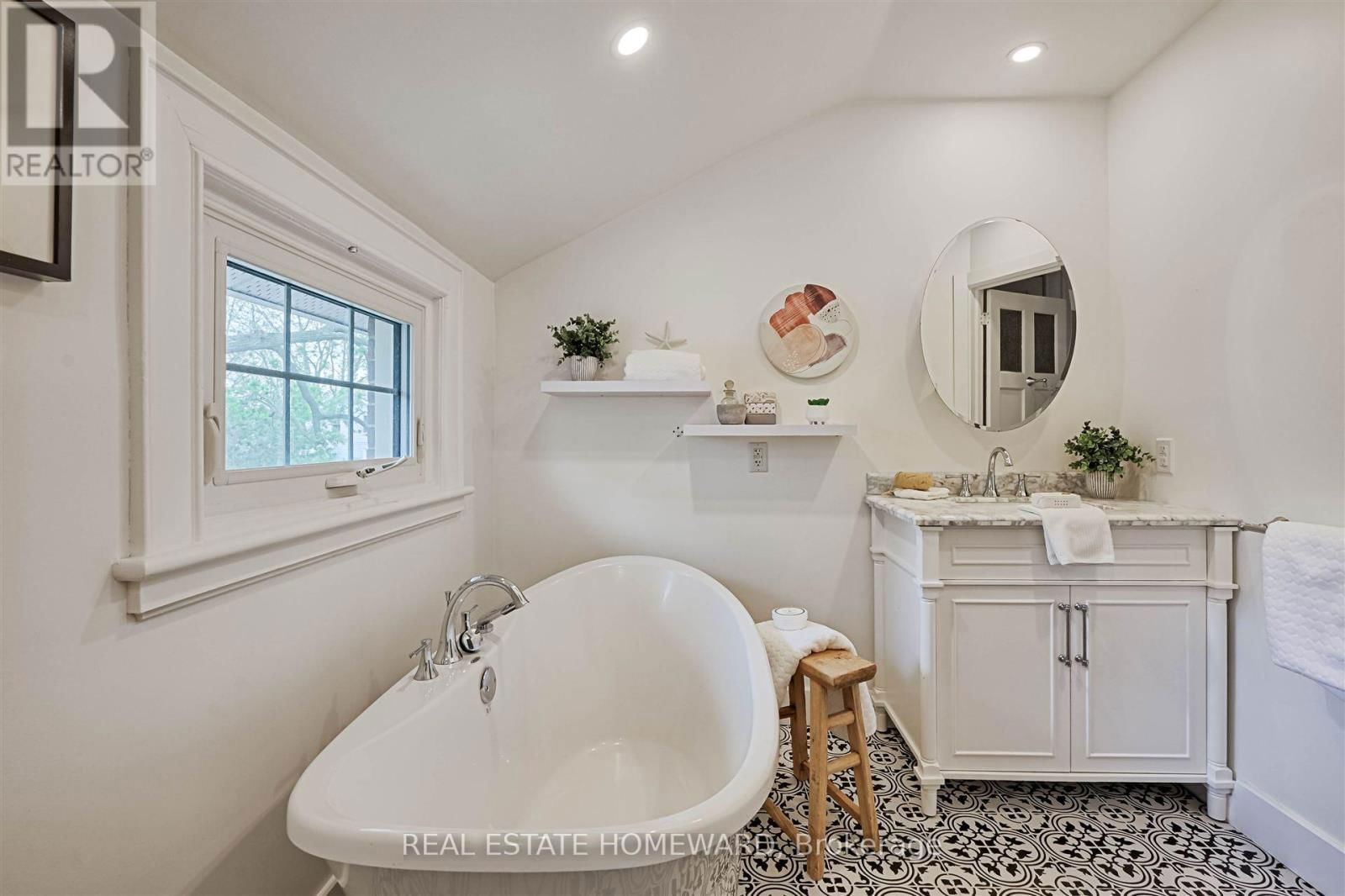 429 GEORGE STREET Image 32