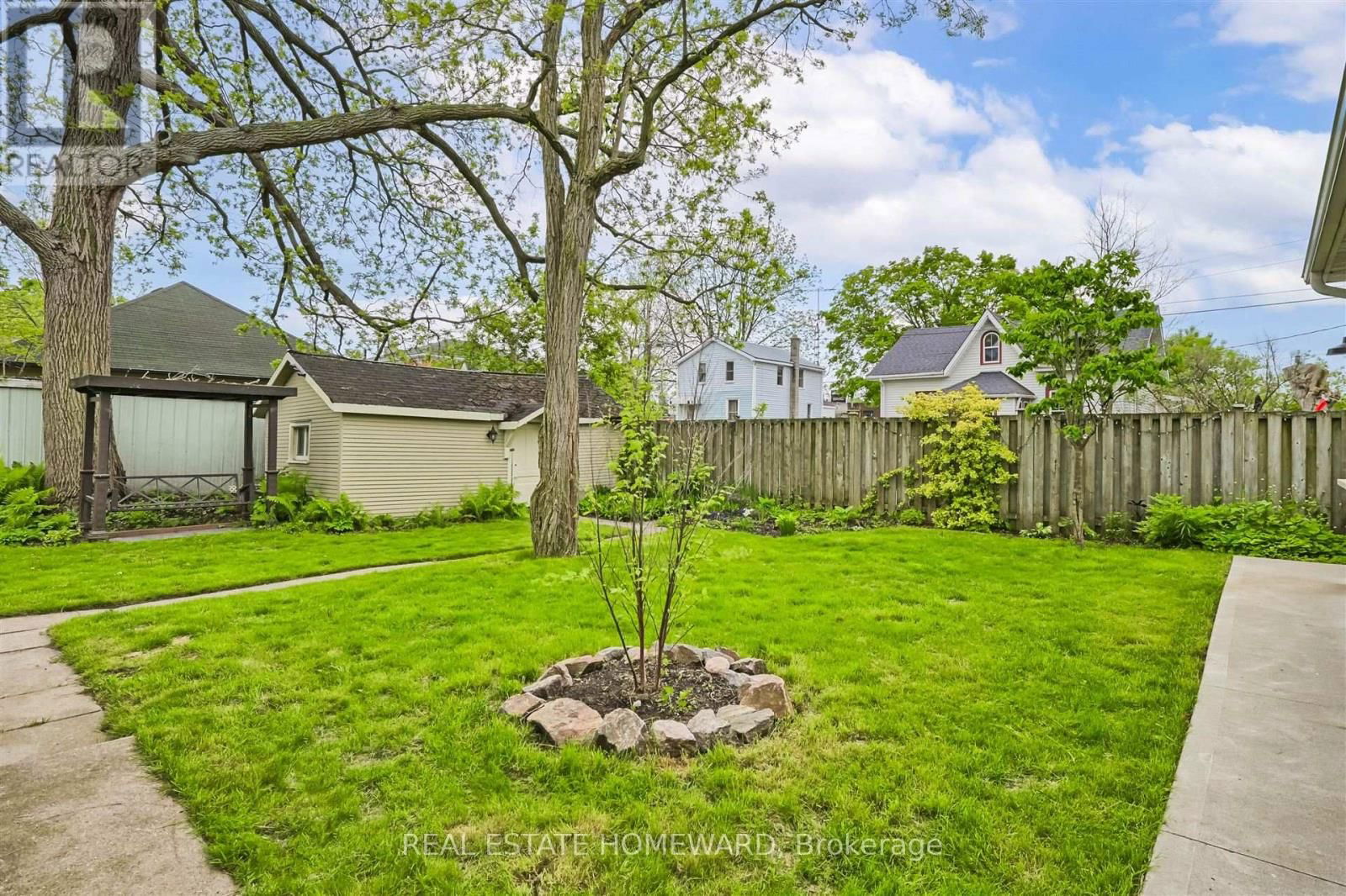 429 GEORGE STREET Image 35