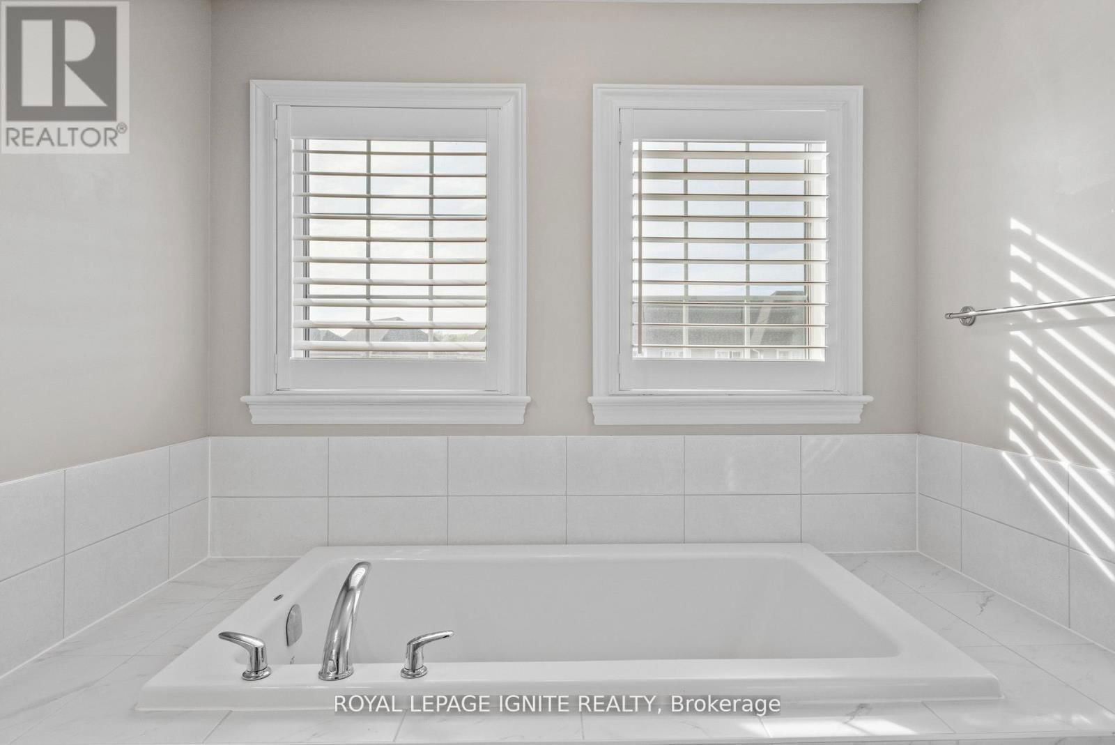 866 RIVERVIEW WAY Image 26