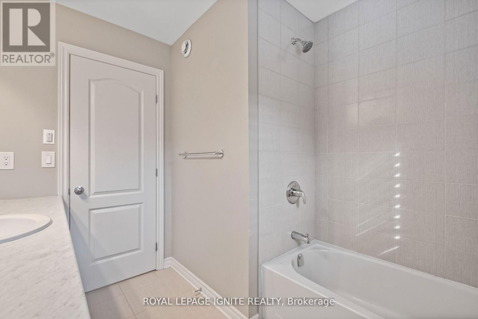 866 RIVERVIEW WAY Image 32