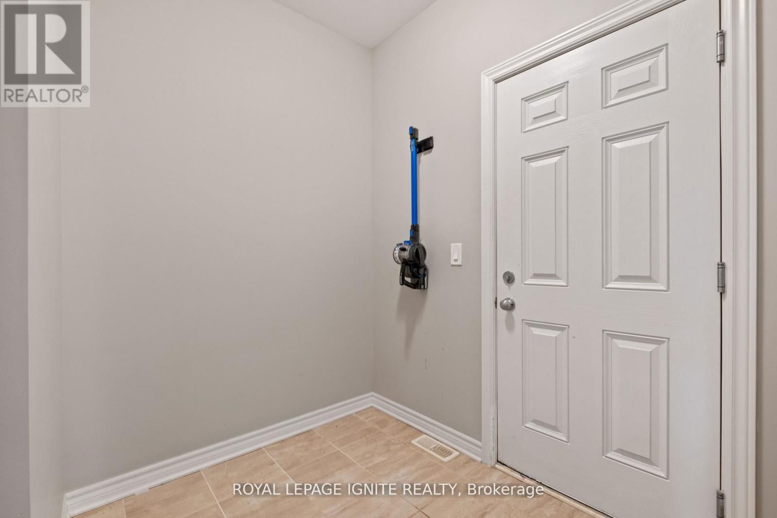 866 RIVERVIEW WAY Image 9