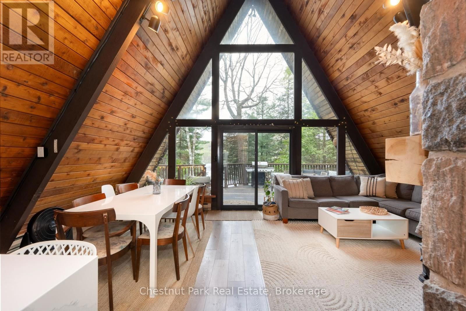1499 KENNAWAY ROAD Image 1