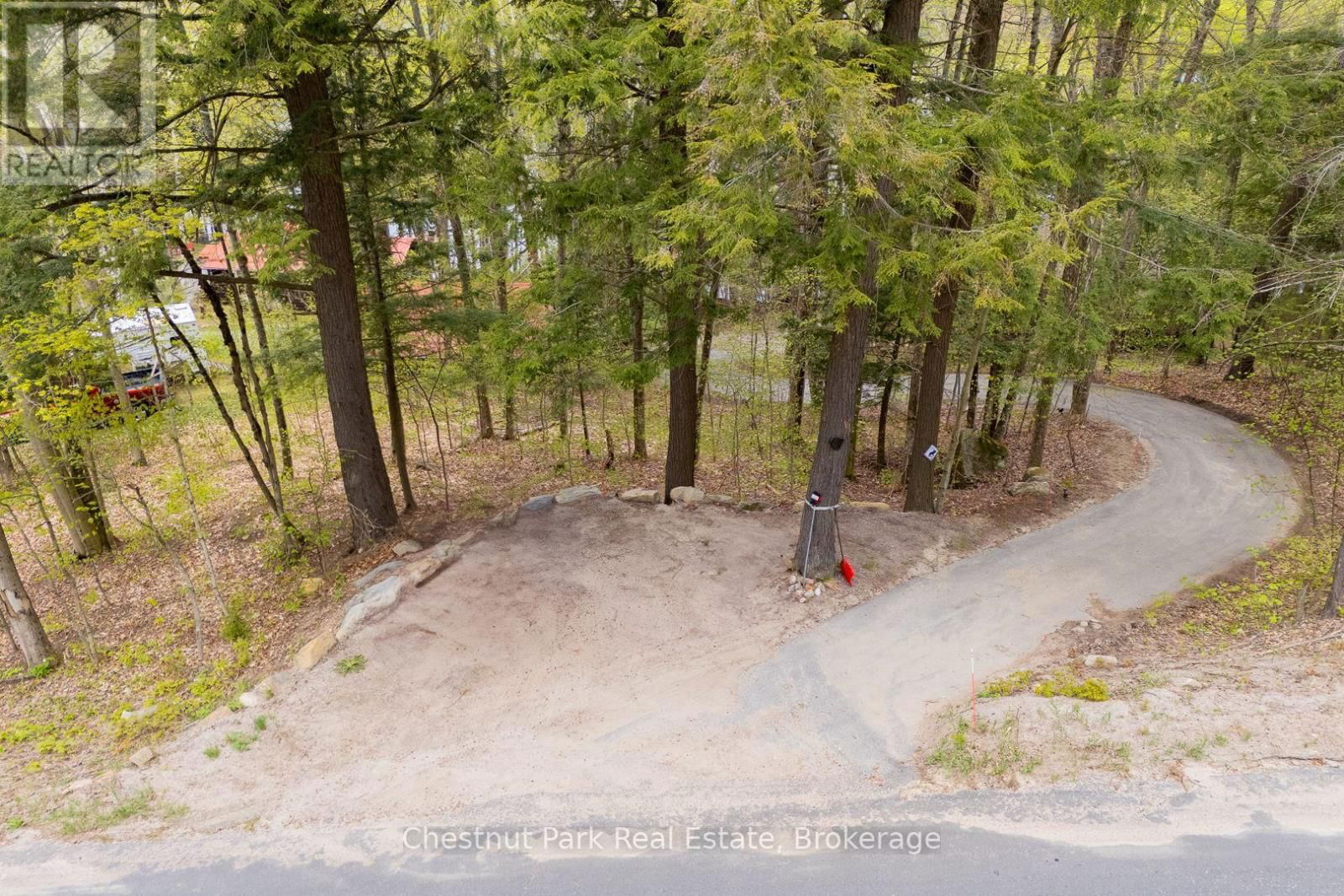 1499 KENNAWAY ROAD Image 43