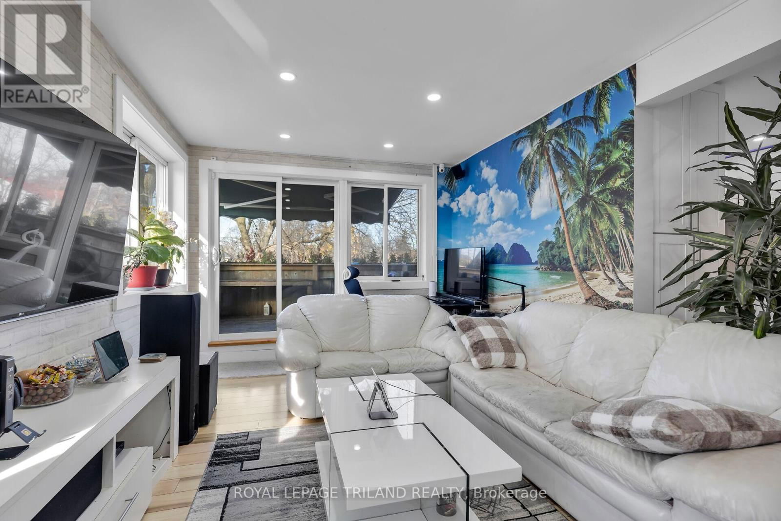 8 BRUCE STREET Image 12