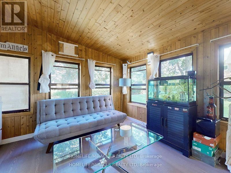 374 BOOK ROAD Image 27